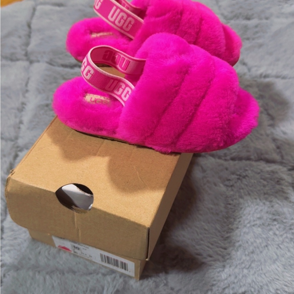 UGG Fuchsia Fluffy Slides